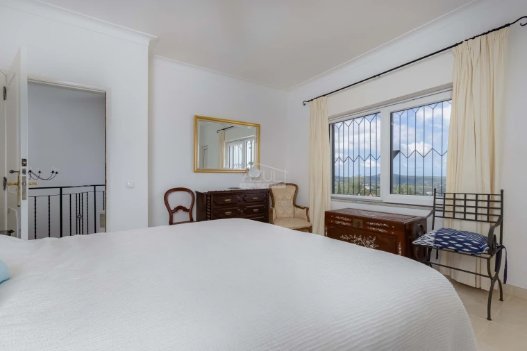 Moradia T4 para Venda em Santa Barbara de Nexe Foto 17