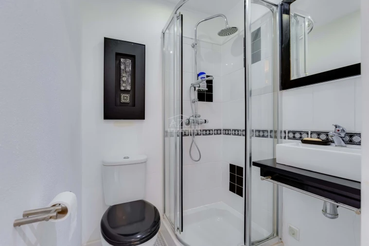 Moradia T4 para Venda em Santa Barbara de Nexe Foto 13