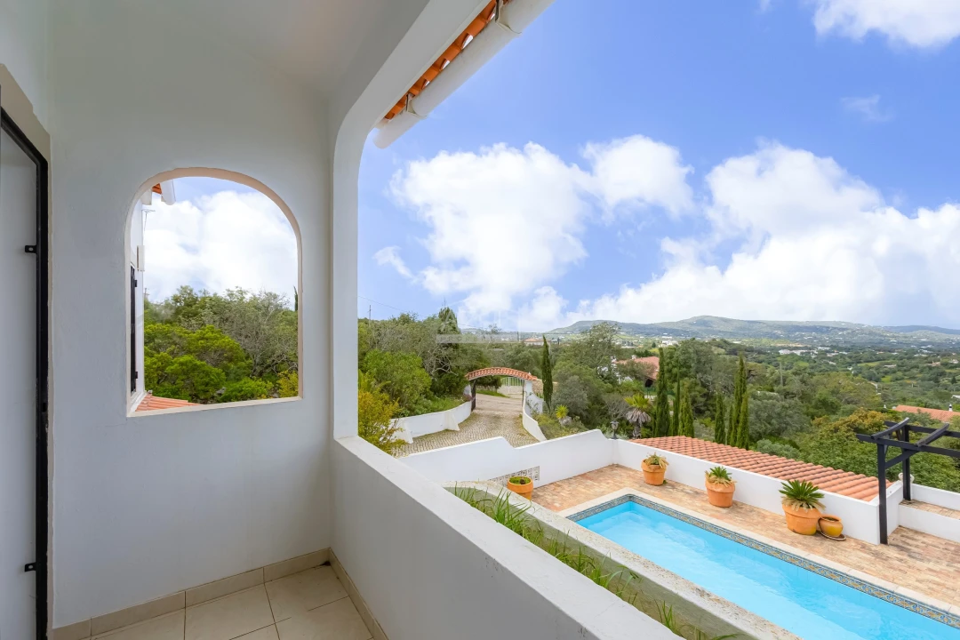 Moradia T4 para Venda em Santa Barbara de Nexe Foto 22