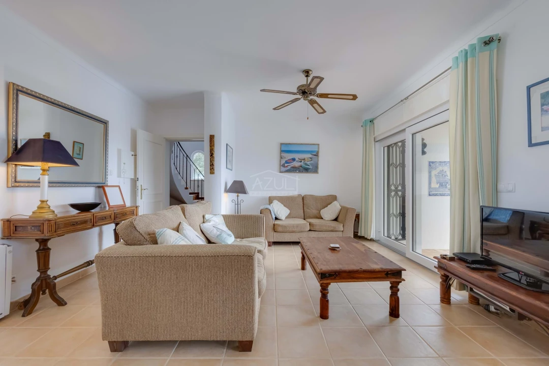 Moradia T4 para Venda em Santa Barbara de Nexe Foto 8