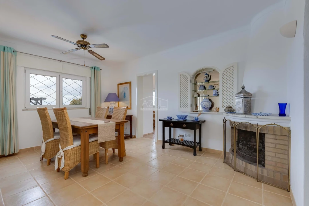 Moradia T4 para Venda em Santa Barbara de Nexe Foto 9