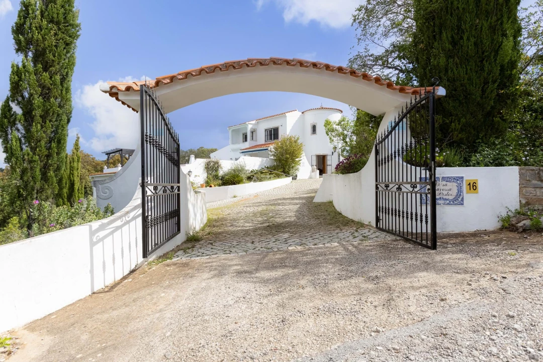 Moradia T4 para Venda em Santa Barbara de Nexe Foto 24