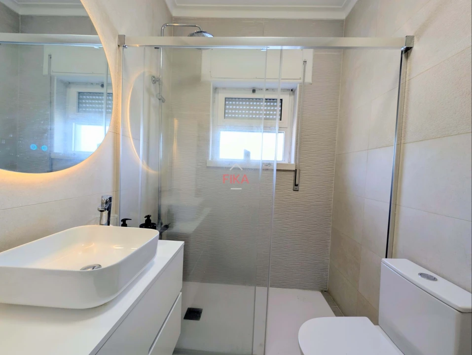 Apartamento T2 para Venda em Seixal Foto 13