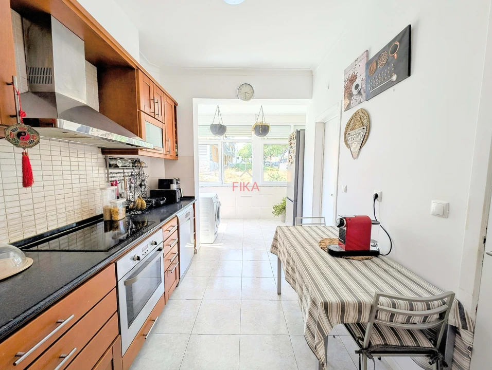 Apartamento T2 para Venda em Seixal Foto 5