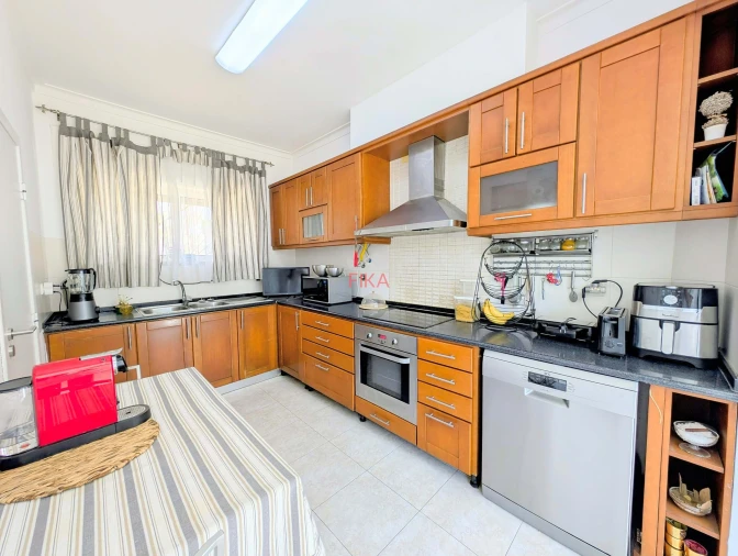 Apartamento T2 para Venda em Seixal Foto 8