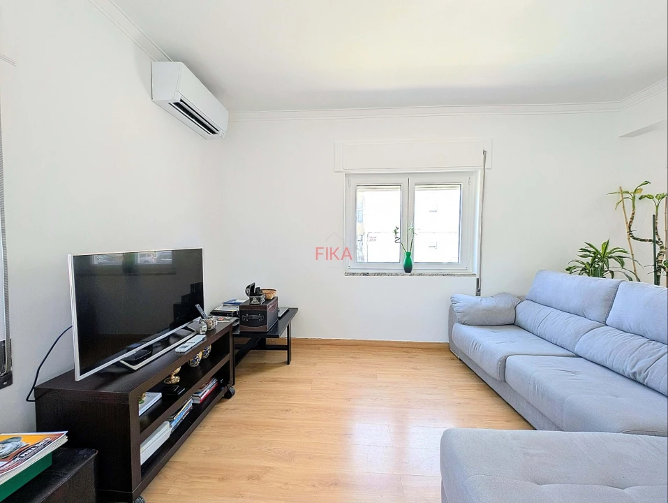 Apartamento T2 para Venda em Seixal Foto 4