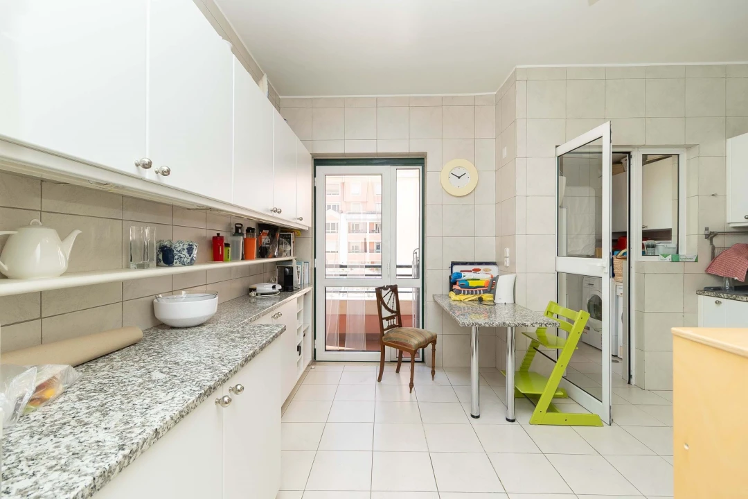 Apartamento T4 para Venda em Carnide Foto 5