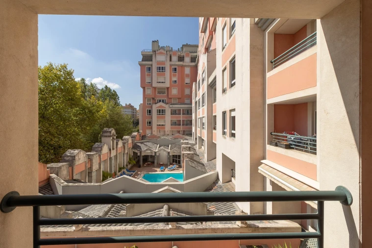 Apartamento T4 para Venda em Carnide Foto 9