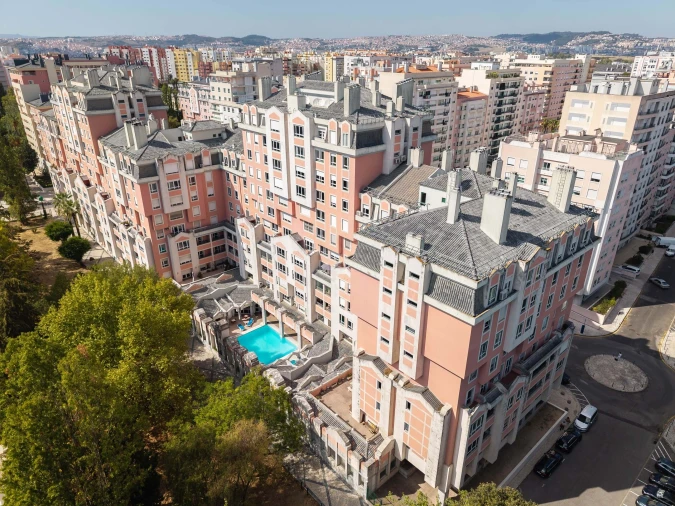 Apartamento T4 para Venda em Carnide Foto 1