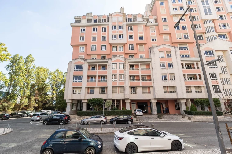 Apartamento T4 para Venda em Carnide Foto 3