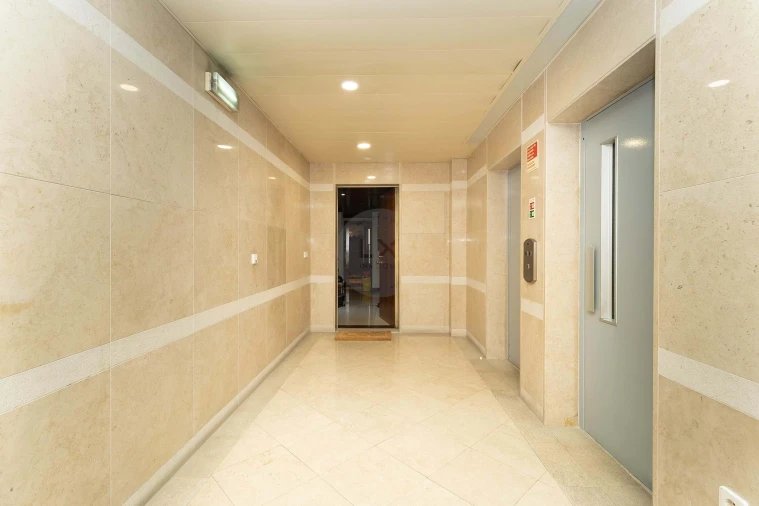 Apartamento T4 para Venda em Carnide Foto 24