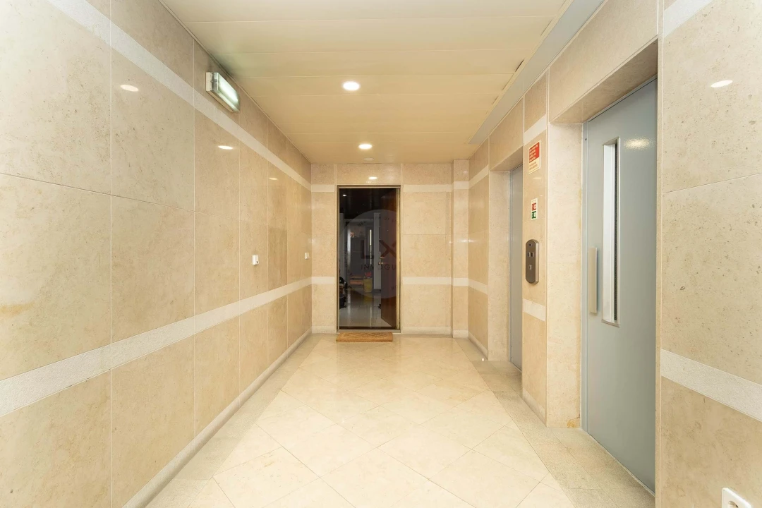 Apartamento T4 para Venda em Carnide Foto 14