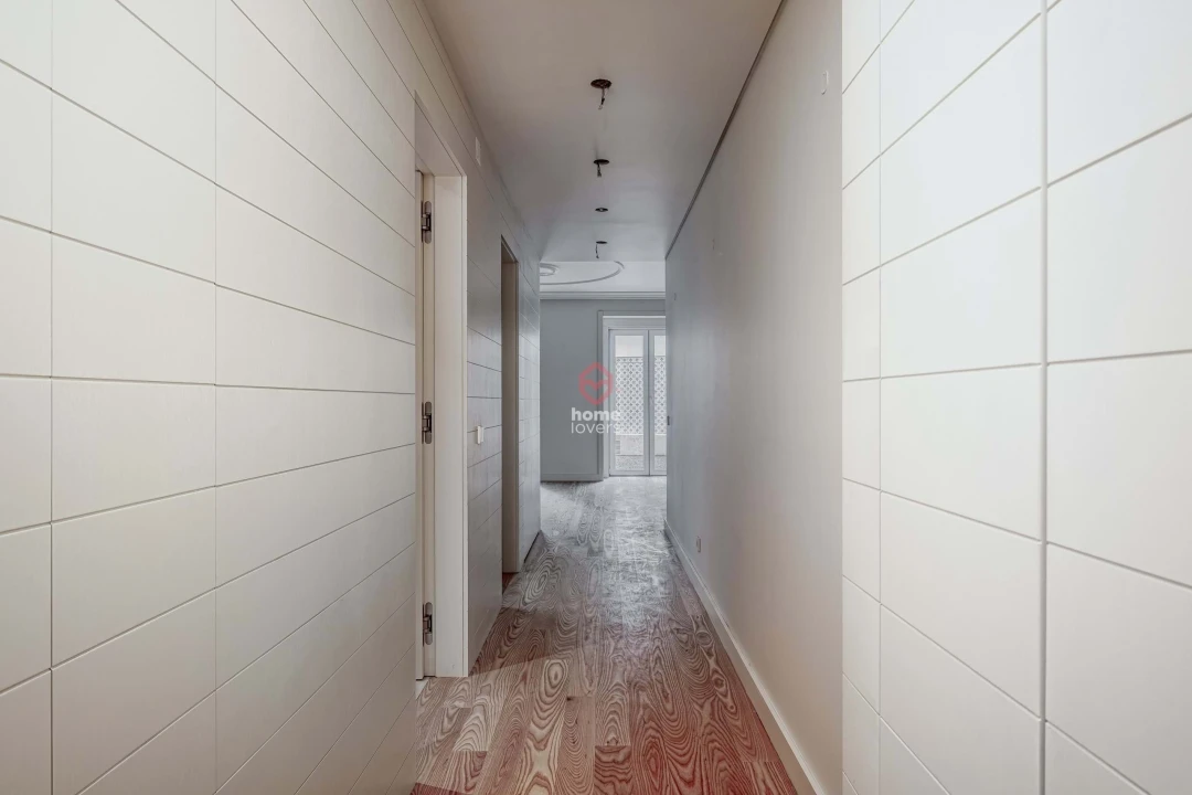 Apartamento T1 para Venda em Avenidas Novas Foto 7