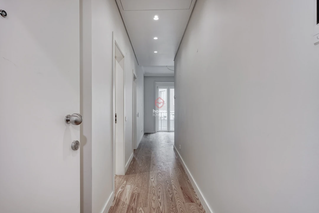 Apartamento T1 para Venda em Avenidas Novas Foto 6