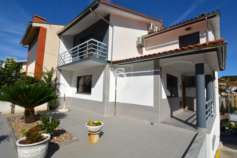 Moradia T3 para Venda em Samil Foto 2