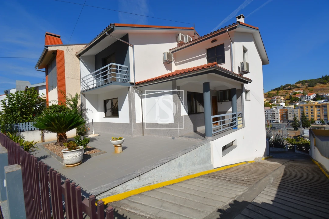 Moradia T3 para Venda em Samil Foto 1