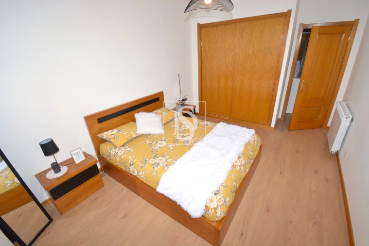 Apartamento T3 para Venda em Sé, Santa Maria e Meixedo Foto 12