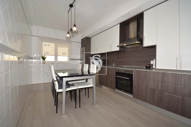 Apartamento T3 para Venda em Sé, Santa Maria e Meixedo Foto 4