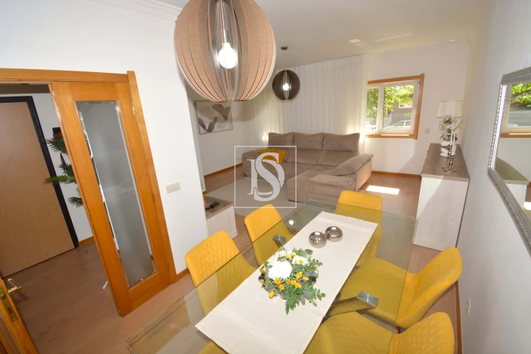 Apartamento T3 para Venda em Sé, Santa Maria e Meixedo Foto 2