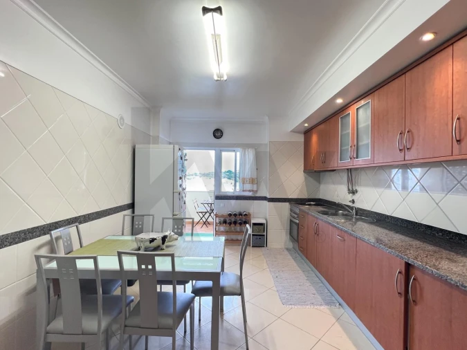 Apartamento T3 para Venda em Portimão Foto 4