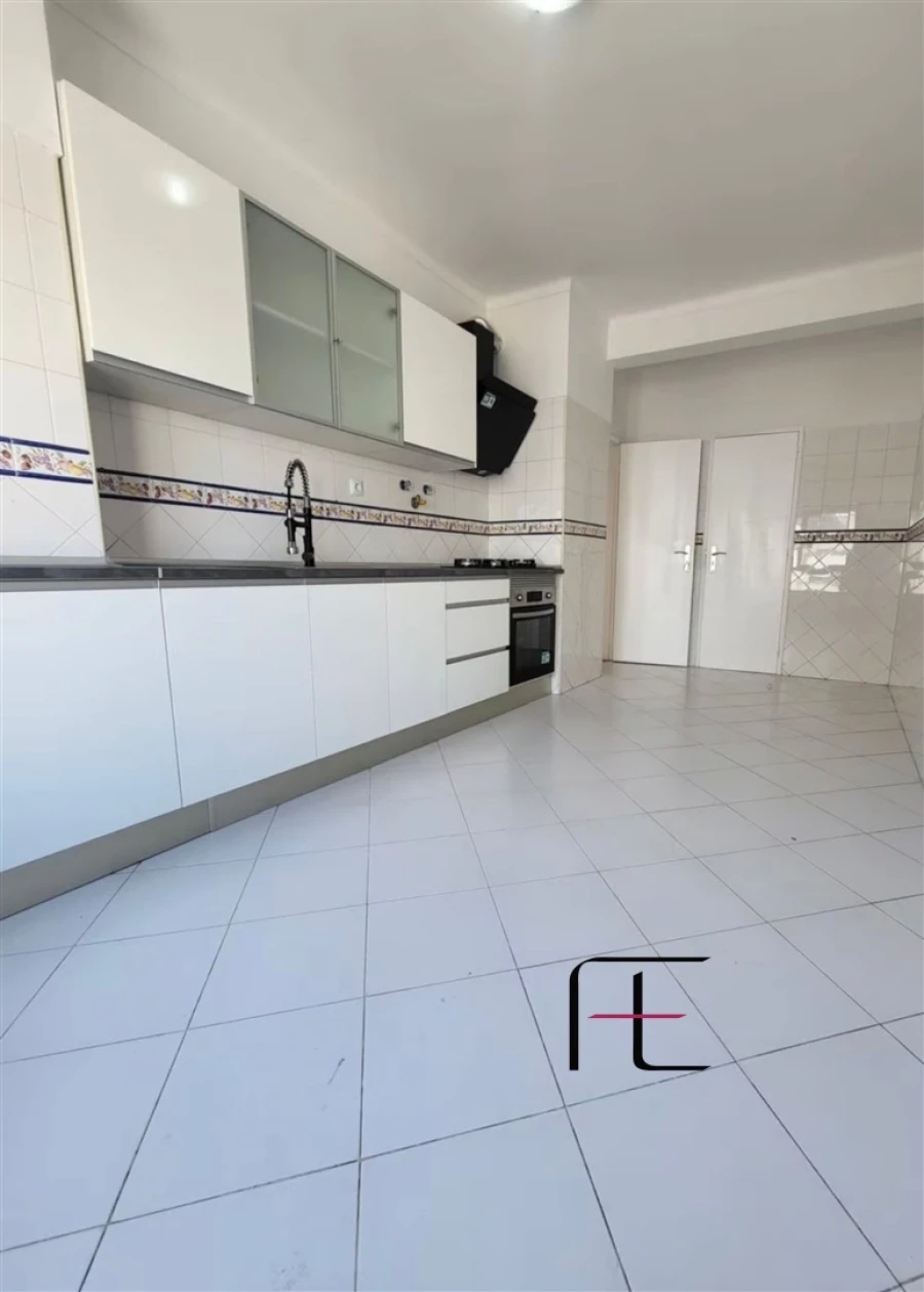 Apartamento T2 para Venda em Seixal, Arrentela e Aldeia de Paio Pires Foto 2