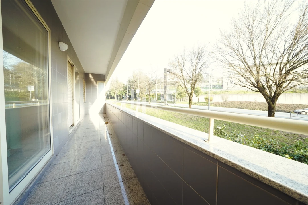 Apartamento T3 para Arrendamento em Creixomil Foto 6