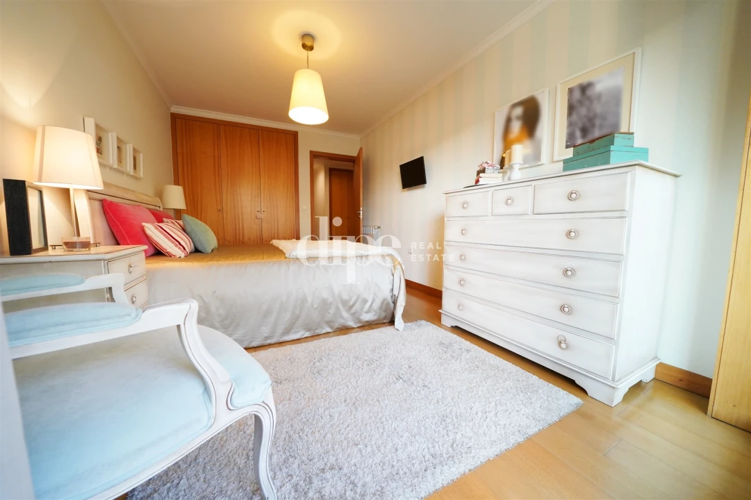 Apartamento T3 para Arrendamento em Creixomil Foto 8