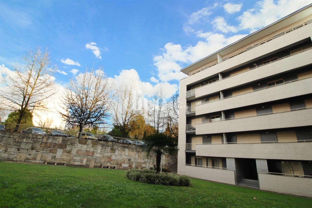 Apartamento T3 para Arrendamento em Creixomil Foto 2