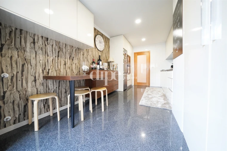 Apartamento T3 para Arrendamento em Creixomil Foto 18