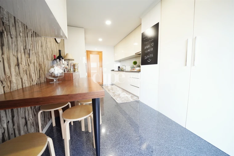 Apartamento T3 para Arrendamento em Creixomil Foto 19