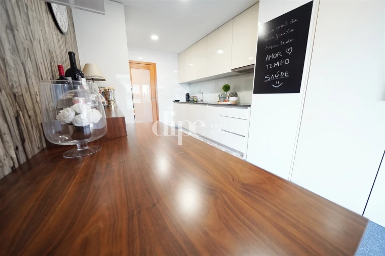 Apartamento T3 para Arrendamento em Creixomil Foto 17