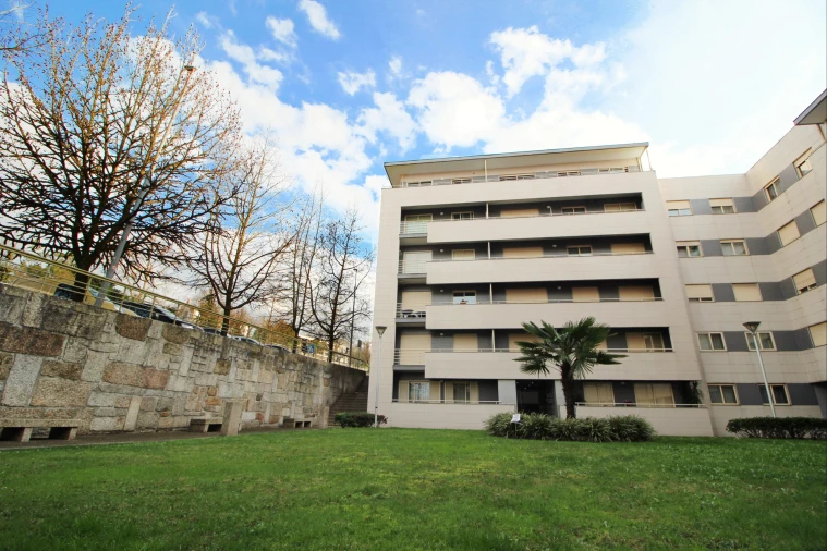 Apartamento T3 para Arrendamento em Creixomil Foto 1