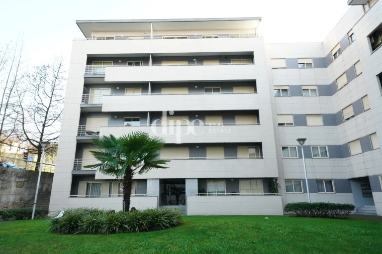 Apartamento T3 para Arrendamento em Creixomil Foto 23