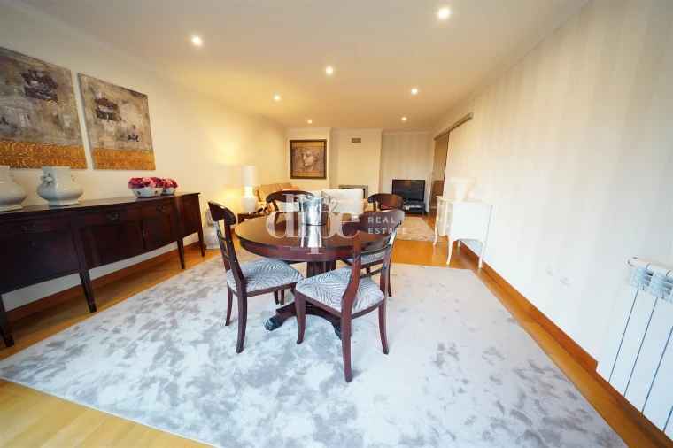 Apartamento T3 para Arrendamento em Creixomil Foto 3