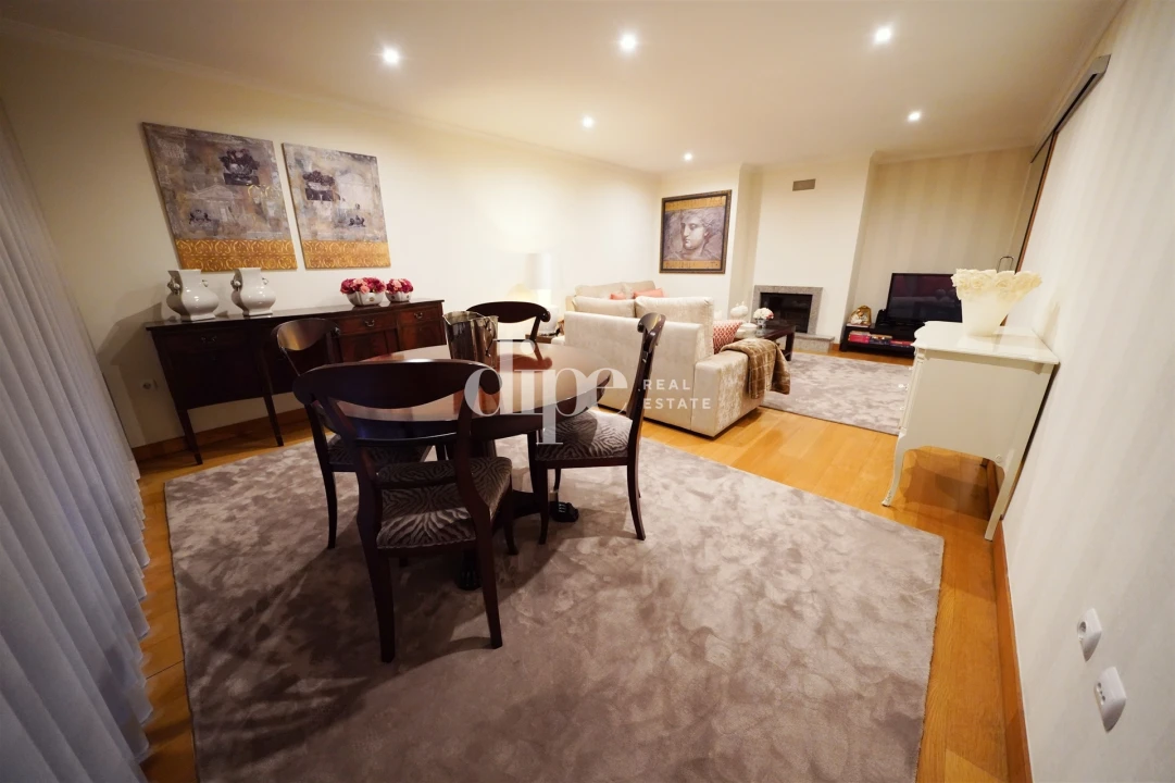 Apartamento T3 para Arrendamento em Creixomil Foto 4