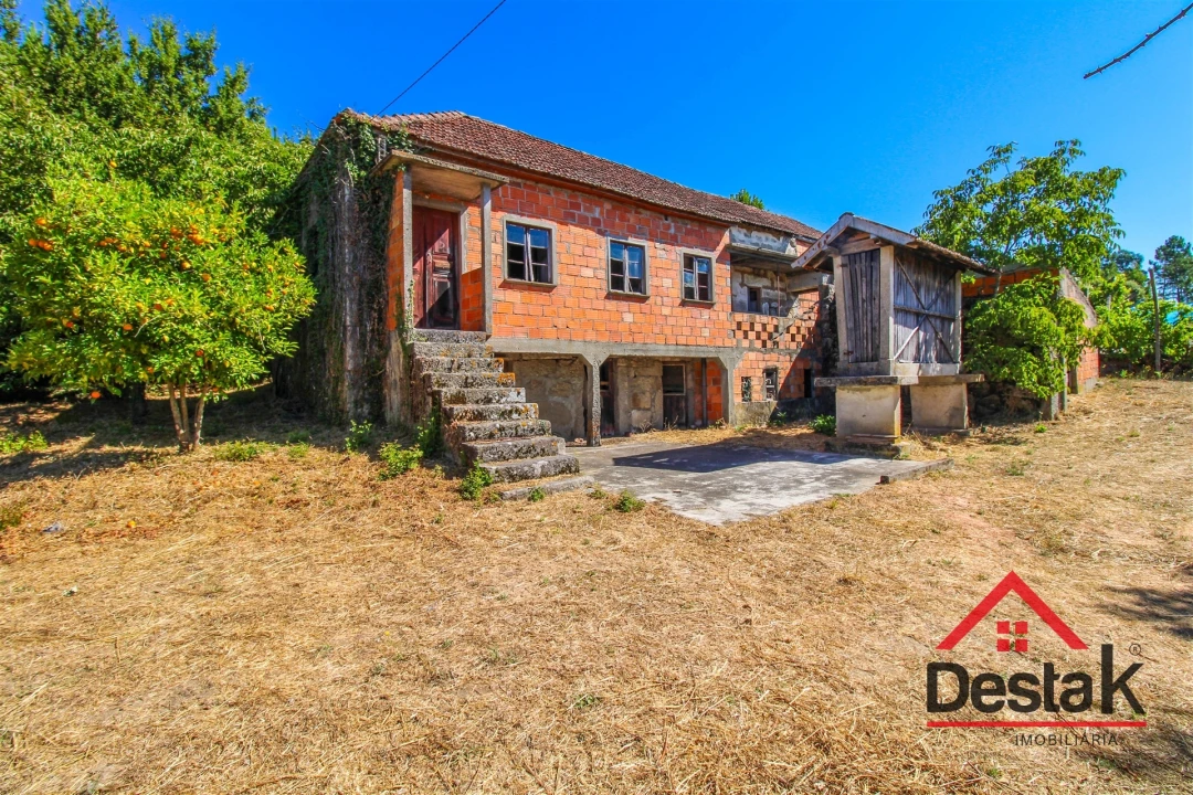 Quinta T0 para Venda em Santa Cruz da Trapa e São Cristóvão de Lafões Foto 1