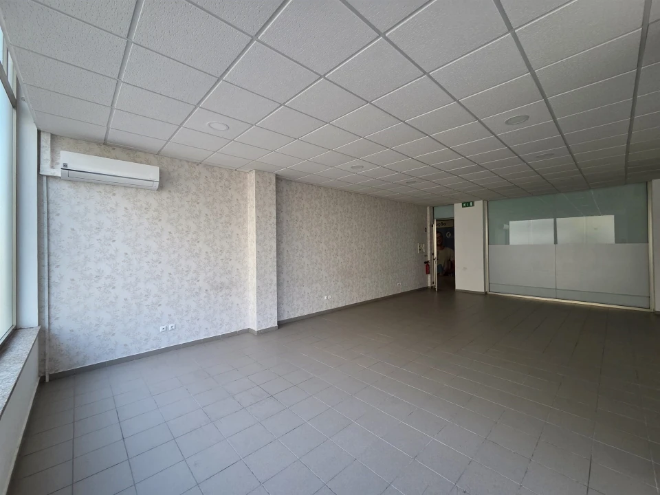 Loja para Arrendamento em Viseu Foto 5