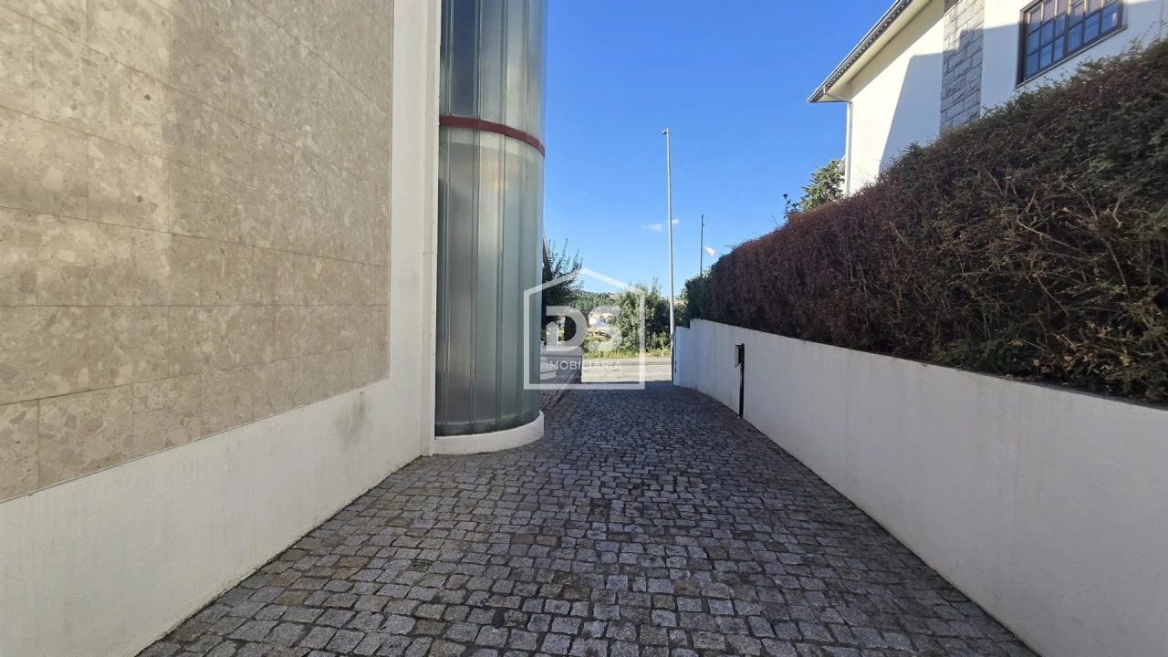 Moradia T4 para Venda em Guarda Foto 48