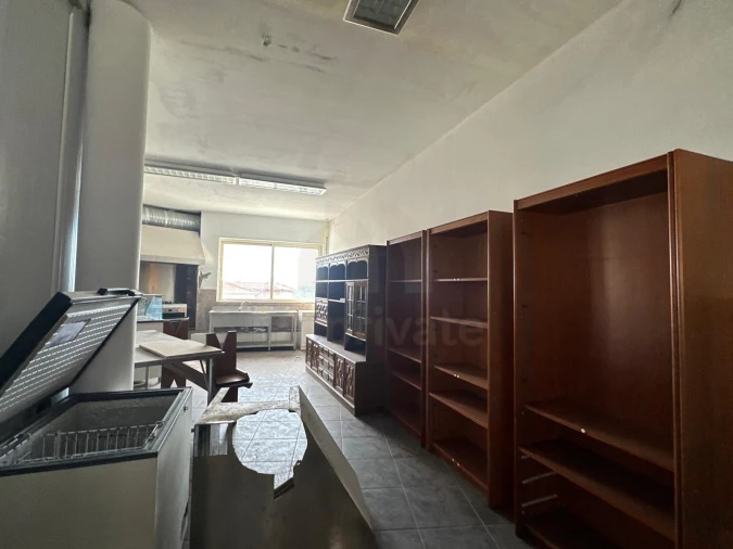 Loja para Arrendamento em Lustosa e Barrosas (Santo Estêvão) Foto 9