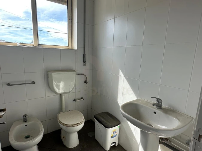 Loja para Arrendamento em Lustosa e Barrosas (Santo Estêvão) Foto 6