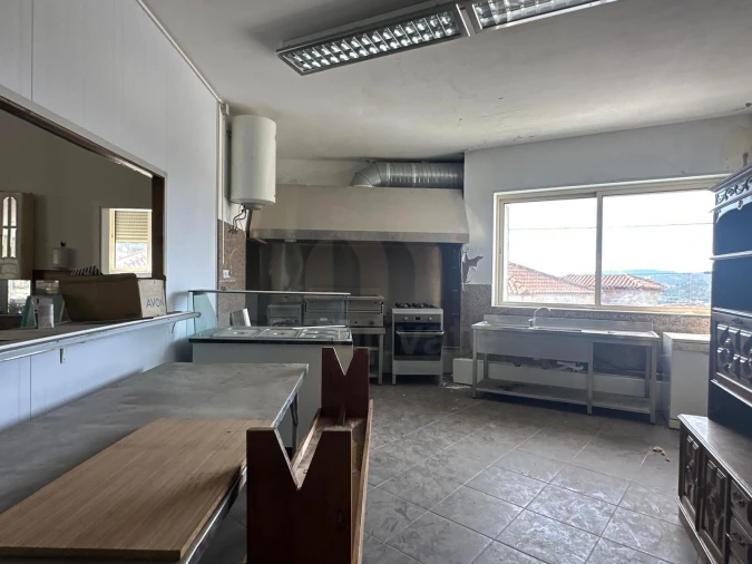 Loja para Arrendamento em Lustosa e Barrosas (Santo Estêvão) Foto 10