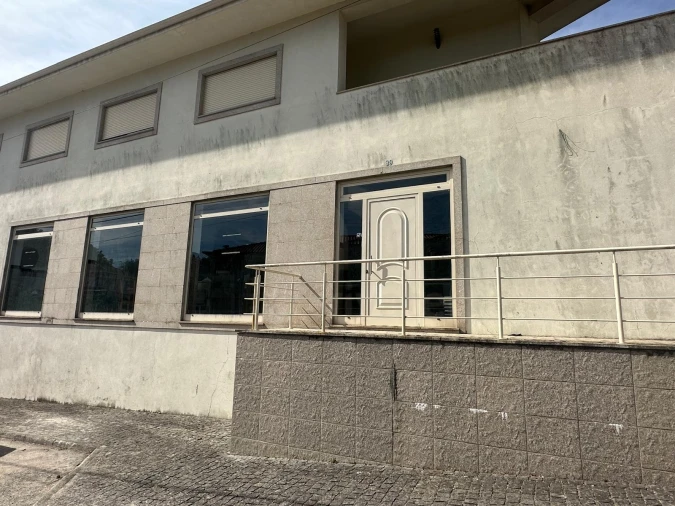 Loja para Arrendamento em Lustosa e Barrosas (Santo Estêvão)