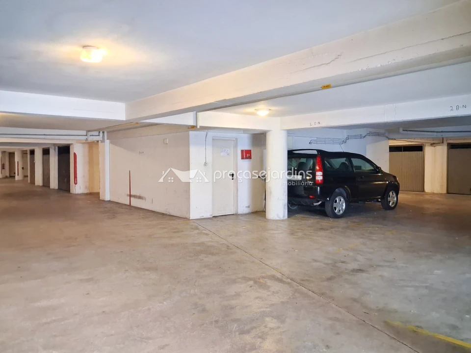 Garagem para Arrendamento em Leiria, Pousos, Barreira e Cortes Foto 1