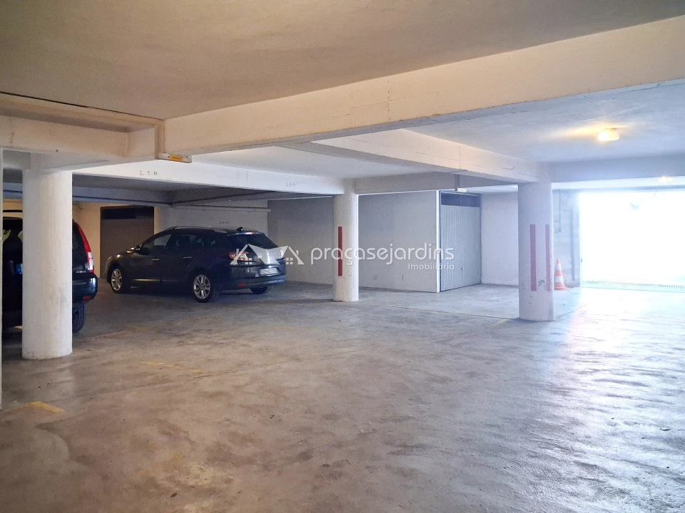 Garagem para Arrendamento em Leiria, Pousos, Barreira e Cortes Foto 2