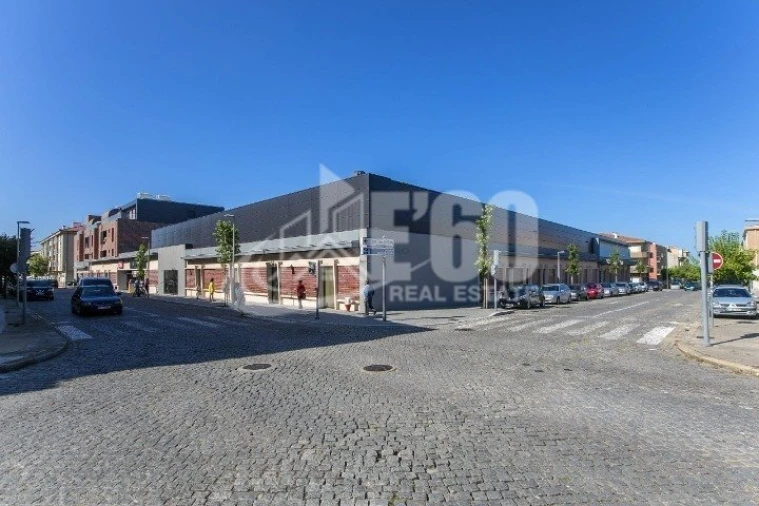 Loja para Arrendamento em Espinho Foto 6