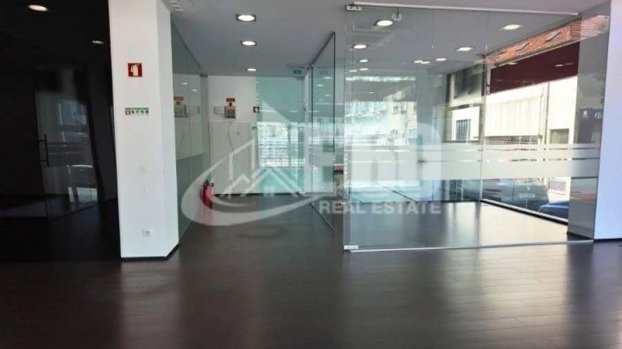 Loja para Arrendamento em Espinho Foto 3