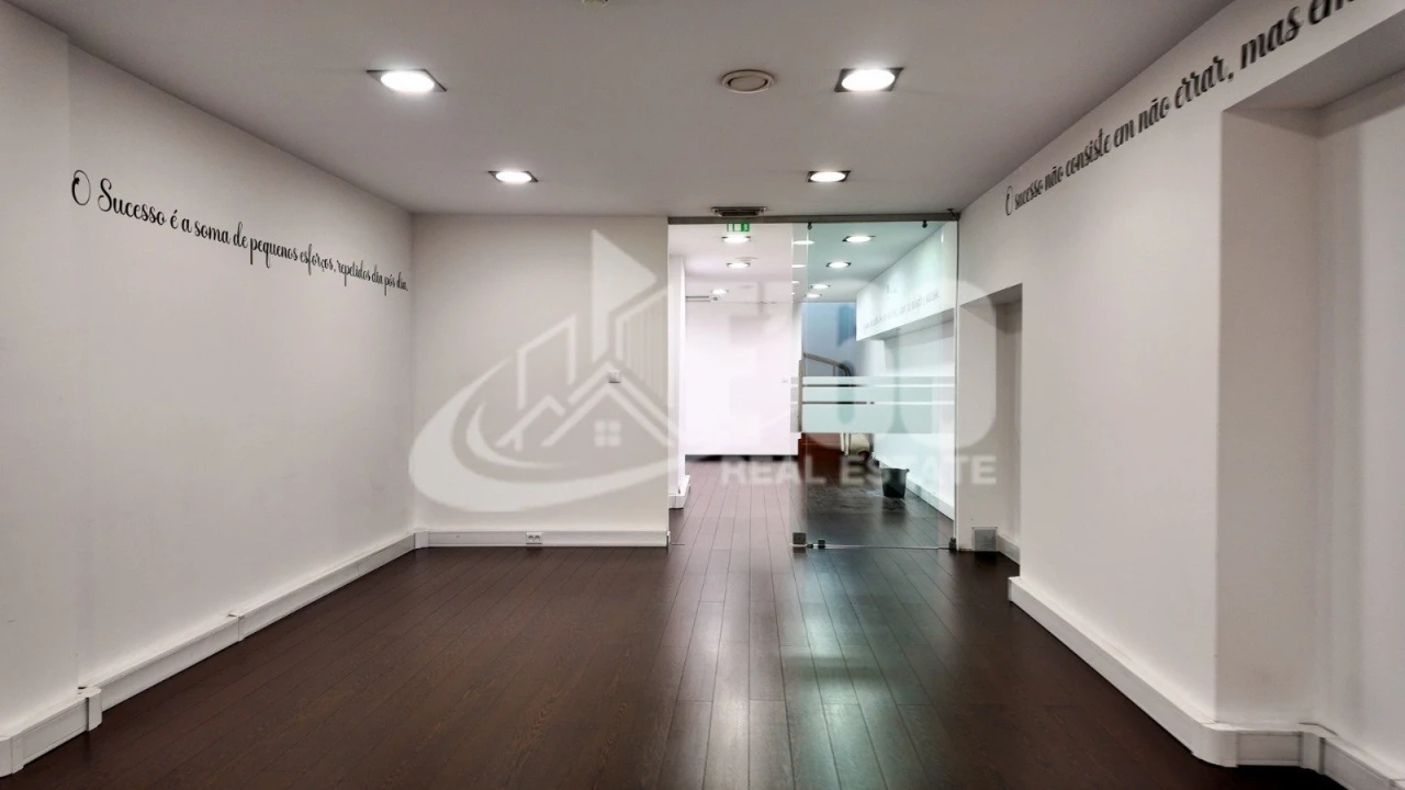 Loja para Arrendamento em Espinho Foto 4