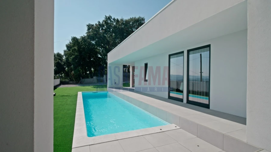 Moradia T3 para Venda em Brufe Foto 32