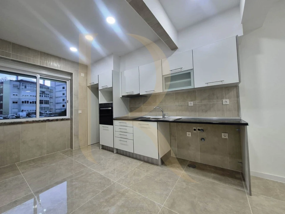 Apartamento T2 para Venda em Almada, Cova da Piedade, Pragal e Cacilhas Foto 1