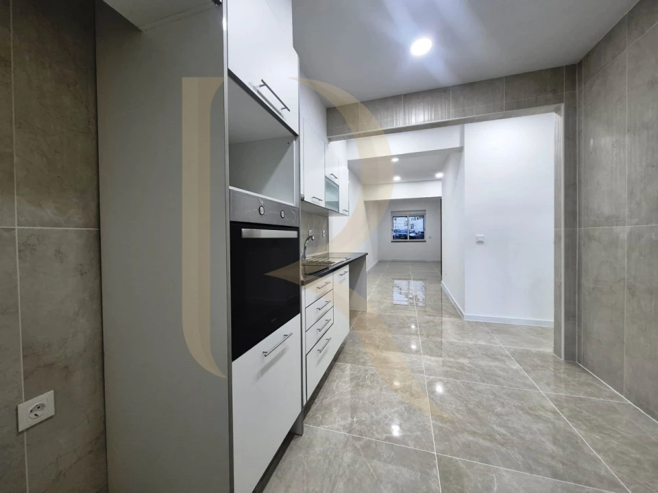 Apartamento T2 para Venda em Almada, Cova da Piedade, Pragal e Cacilhas Foto 2